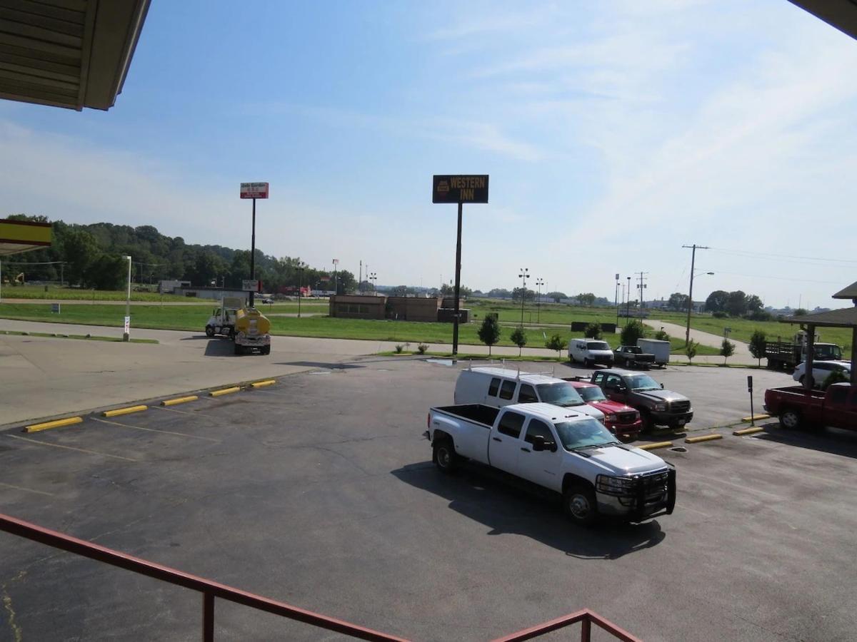 Caseyville First Western Inn المظهر الخارجي الصورة