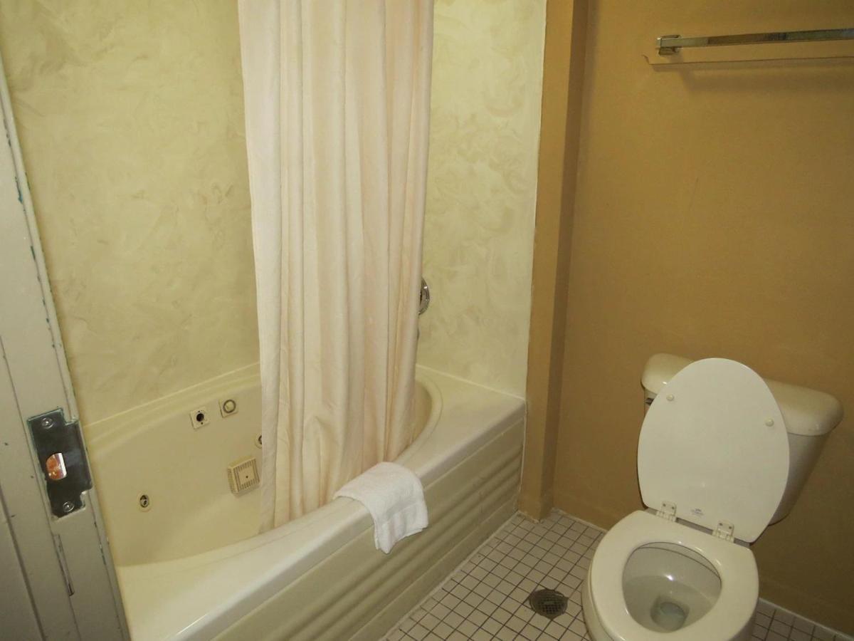 Caseyville First Western Inn المظهر الخارجي الصورة