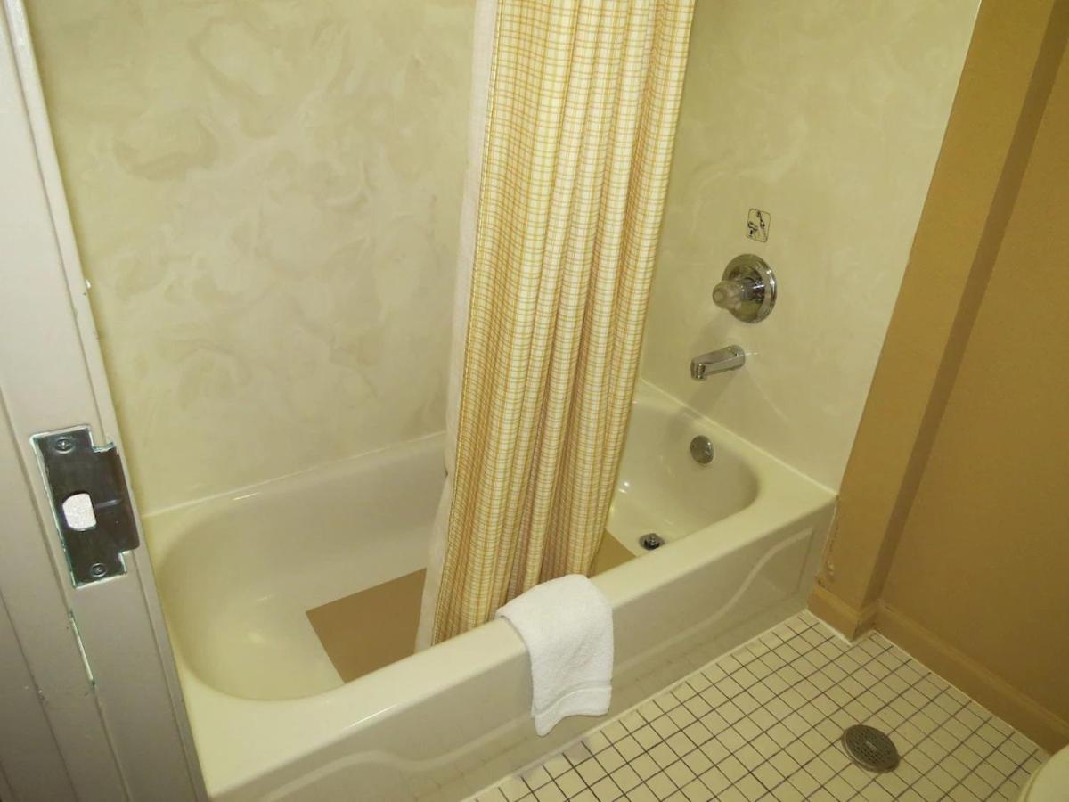 Caseyville First Western Inn المظهر الخارجي الصورة